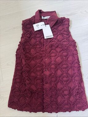 Sleeveless Burgundy Crochet-Cut Collar Blouse
